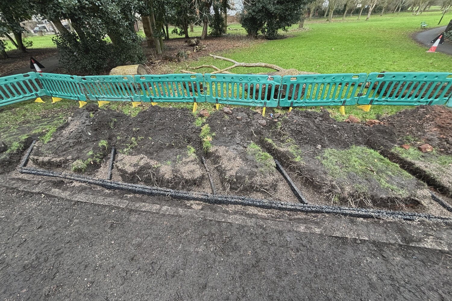 Drainage-Planken-Rinne wird vor Ort installiert